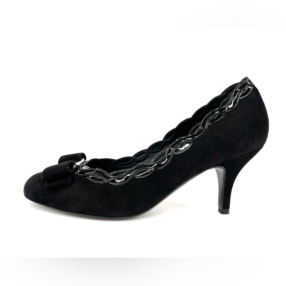 SALVATORE FERRAGAMO CARLA 70mm BLACK SUEDE WITH SCALLOPING TRIM BOW PUMPS SIZE 4 - Picture 8 of 10